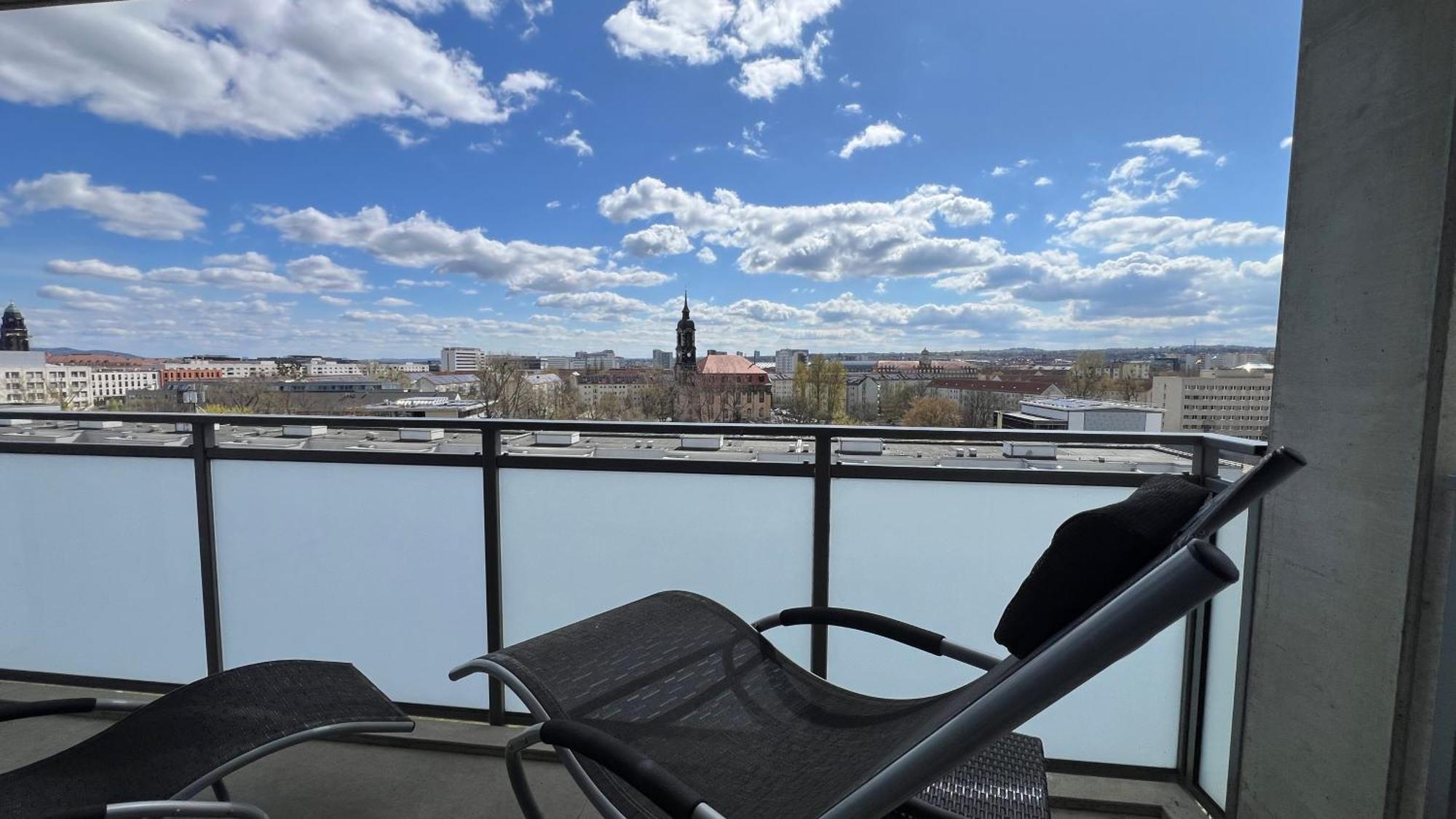 Apartment Mit Penthouse Charakter In Дрезден Екстериор снимка
